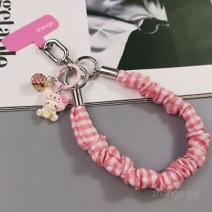 สายรัดข้อมือโทรศัพท์มือถือแบบสั้นผ้าลายสก็อต DIY สายรัดกระเป๋า ลูกปัดจี้ปีกงู สายรัดมือถือแบบกันหลุดสำหรับผู้หญิง