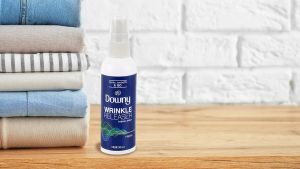 CHAI XỊT ỦI ĐỒ NHANH Downy Light Fresh Wrinkle Releaser 90ml (3 oz)