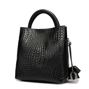 Aidrani The solid colored womens handbag is a large bag made of high-quality cowhide woven patterns Q1443