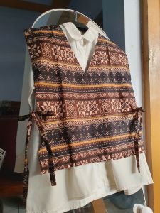 VEST BATIK KERAH V
