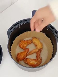 【3 วันจัดส่ง】 กระดาษรองหม้อทอดไร้น้ำมัน แบบใช้แล้วทิ้ง (แพ็ค 30/50ชิ้น) กระดาษรองอบ กันติด กันน้ำ ซับน้ำมัน เกรดอาหาร