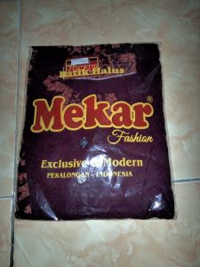 daster cap batik halus pekalongan adem di pakai da tali samping dan kntongya.. busui jga bsa. ld 115-120- bb 65 - 70 masi muat...