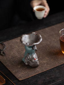 Creative Ceramic Wealth Attracting Tea Pet Ornament Premium Quality Tea Drainage Stand Tabletop Decorations Chinese Culture