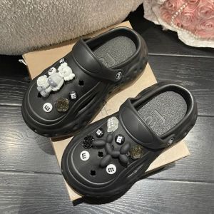 TKGirl พร้อมส่งจากไทย รองเท้าแตะหัวโตแฟชั่น แถมฟรีตัวติดการ์ตูนสุดน่ารัก ตัวรองเท้าผลิตจากยางวัสดุคุณภาพดี ยืดหยุนรองรับน้ำหนักได้ดี สีสันสดใส ของดีแบบนี้ห้ามพลาด