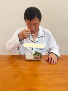 Adult Bib Elderly Eating Bib Washable Waterproof Neck Protection Anti-oil Food Spills Catcher Apron for Elderly Bibs