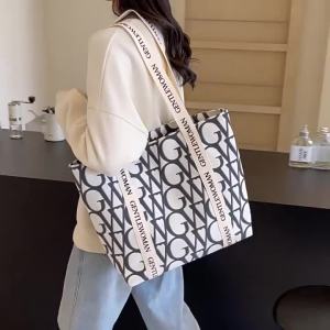 Thailand Gentle Woman Full Printing Letters Canvas Bag 2024 New Color Tote Shoulder Bag Bags
