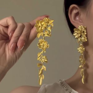 Gold Floral Carving Drop Earrings Womens High-End Tassel Fringe French Vintage Style Alloy Jewelry Ear Cuffs