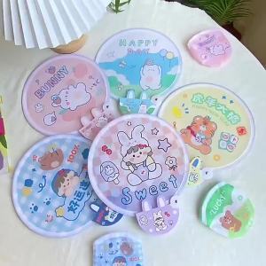 Quạt Gấp Hoạt Hình Dễ Thương - Size Lớn Có Tay Cầm - Quạt Nhỏ Bỏ Túi LAZYL