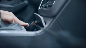 Bộ tẩu sạc 30W dùng trên ô tô Baseus Enjoyment Retractable 2in1 Car Charger (kèm cáp dây rút 2 đầu Type C + Lightning)