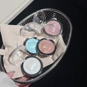 NICEKEY Monochrome Highlighter Powder Glitter Shimmer Face Powder Brighten Shiny Eyeshadow Makeup Diamond Highlighter Palette