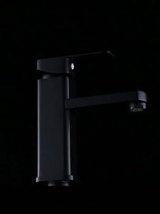 Vòi lavabo nóng lạnh màu đen vuông vắn lắp trên bàn nổi/âm bàn