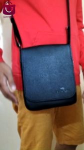 กระเป๋าสะพายข้างผู้ชาย จิงโจ้ ช่องใส่ของเยอะ มีซิปหลัง หนังพรีเมียม กันน้ำได้ พร้อมส่ง เก็บเงินปลายทาง