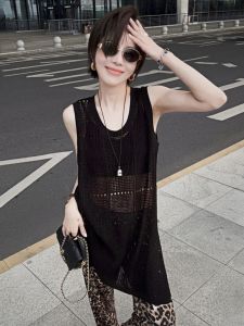 เสื้อกั๊กถักแขนกุดสีดำสำหรับผู้หญิง ฤดูร้อนปี 2025 เสื้อคอตัดครึ่งตัวบางยาวปานกลางดีไซน์เก๋ไก๋สำหรับผู้หญิง