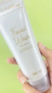 Jglow Skincare Facial Wash 100 ml: Membersihkan Kotoran Penyebab Jerawat