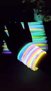 5 Color Mixed Packaging 100 Pcs Glow Stick Bracelet Glow in The Dark Birthday Halloween Party Decoration Fun Light Party