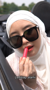 SR12 Cherry Lip Balm Moisturizing Lip Balm Colour + Care 3.5gr Perona & Pelembab Alami Bibir Merawat Bibir Kering Dan Pecah - Pecah