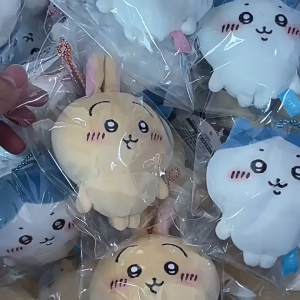 ตุ๊กตา Chikawa Usachi Usachi ตุ๊กตาเท้าน้อยน่ารักพร้อมจี้ห้อยคอ