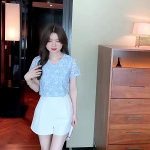 223YIGE Short-sleeved soft lace v-neck lace blouse womens 2025 summer new style large size floral blouse
