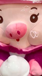 Thú nhồi bông heo ôm bình sữa cosplay lotso- Size từ 35cm đến 55cm - Quà tặng heo ôm bình sữa cosplay lotso nhồi bông dễ thương - Gối ôm mềm mịn cho bé