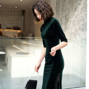 Elegant Long Velvet Qipao Young Style Improved Version with Long Sleeves for Autumn Vintage Republic of China Trend 2025 New Arrival