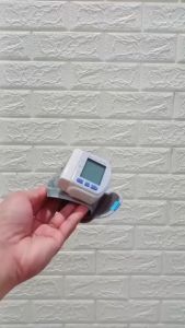 COD TaffOmicron Tensimeter Digital: Alat Pengukur Tekanan Darah Wrist Monitor Akurasi Tinggi Otomatis