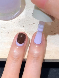 Two-Moons Nail Polish T05 น้ำยาทาเล็บแบบน้ำไดรฟ์สีครีมส์ใหม่ในฤดูใบไม้ร่วงสีตัดกันเพื่อความสวยงามและง่ายต่อการฉีกขาด