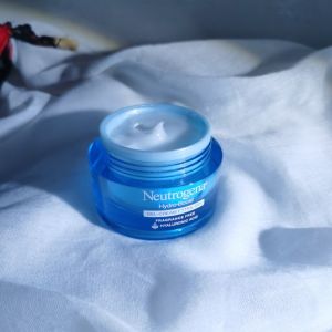 Spot Neutrogena Water Activating Moisturizing Gel 50g Moisturizing Refreshing&Moisturizing Fragrant face cream Sensitive Skin Package