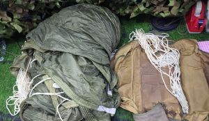 ร่มชูชีพ ร่มปราสาท ร่มกางงาน ใช้กางทำเป็น โดมกันแดด กันลม ตามต้องการ ของใหม่