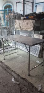 Bàn làm việc  bàn học tập  bàn dành cho quan ăn... bằng inox dày  chăc chăn  chân gập lại gọn  kích thước 70cm x113cm/60cm x 100cm