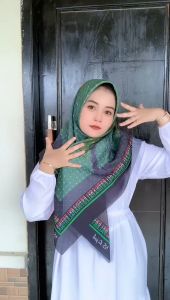 Hijab Palestina / Kerudung Motif Masjidil Aqsa / Jilbab Segi Empat Motif Palestina Syal Scraf Palestina