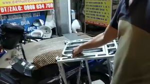 Baga giá kệ chở hàng có cánh gập mở và mở được yên xe - ngang 50 x dài 56 cm
