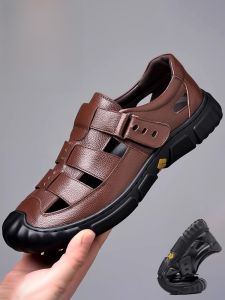 DTHN | รองเท้าแตะหนังแท้สำหรับผู้ชาย ฤดูใบไม้ร่วง 2024 รองเท้าลำลองแบบใหม่ระบายอากาศได้ดี พื้นนุ่ม หัวรองเท้าปิด พื้นรองเท้าแบบเจาะ