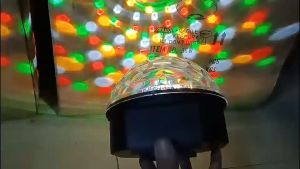 Cầu Quay LED 7 màu vũ trường cảm ứng nhạc bluetooth + usb + remote