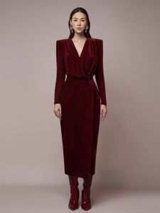 ชุดเดรสยาวผ้ากำมะหยี่สีแดงคอวีเอวสูงทรงเอ กระโปรงทรงเอ กระโปรงยาวคลุมเข่า แขนยาว ฤดูใบไม้ผลิและฤดูใบไม้ร่วง