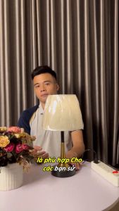 Đèn ngủ để bàn thân đứng mạ màu đồng chao vải gai dầu DN087