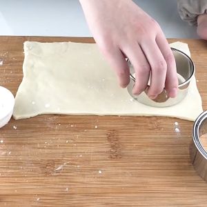 Cetakan Kue Bulat Cookie Ring Cutter Stainless Steel 11 PCS Per Set Dengan Wadah Penyimpanan - Kitchenware