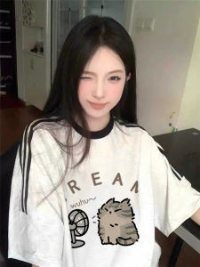 เสื้อยืดแขนสั้นหลวมๆ สไตล์อเมริกันสำหรับผู้หญิงในช่วงฤดูร้อน 2024 ทรงหลวมๆ สไตล์เกาหลี แขนสั้น คอกลม ลายการ์ตูน