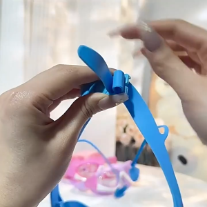BECORATE Kids Waterproof Swimming Goggles Anti-Fog Silicone Swim Goggles with Earplugs for Children Comfortable Fit