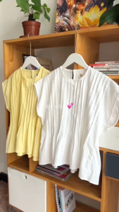 Vàng/ Trắng Linen ướt mát mẻ thấm hút Áo babydoll xếp ly cổ tròn tay ngắn basic dễ thương năng động thanh lịch MONI TOP