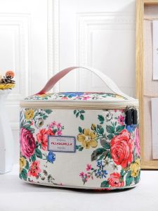 Large Capacity Cosmetic Bag Portable Wash Bag Cute Cartoon Print Handheld Storage Box for Toiletries And Skin Care Products