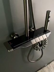 QUITE LED คีย์เปียโนชุดฝักบัวดิจิตอลก๊อกน้ํา เซ็นทรัพย์และเย็นระบบ ราคาประมาณ 9,800 บาท