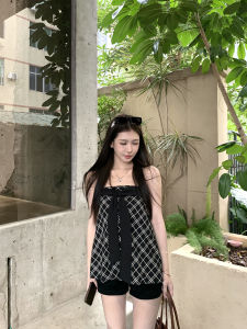 Summer Wearing Black Checked Body-flattering Vest
