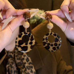 Stylish Retro Leopard Print Earrings Fashionable Modern Bloggers Small Batch Design  out Ear Jewelry for Women