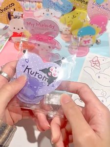 สวยงามด้วยอะคริลิคสแตนด์ Sanrio มีที่หนีบกระดาษ ตกแต่งโต๊ะทำงาน ราคาประมาณ 1,500 บาท