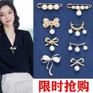 Multi-Functional Walking-Proof Chest Pin with Waist Fixing Feature Alloy Silver Gold Plated Japanese and South Korean Style