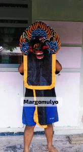 Barongan Devil kayu full set dan caplok kayu: mainan kesenian tradisional anak