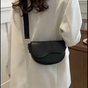 1521 ( READY STOCK ) PU SLING BAG EU FASHION HOUSE