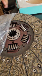 Clutch Disc Assembly HOWO AZ9725160390 Heavy Duty Clutch Driven Disc for Sinotruk HOWO A7