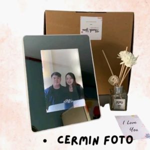 SEHARI JADI bingkai foto Cermin mirror kotak foto wajah lampu LED hias magic ajaib hadiah kado gift custom ultah anniversary wedding wisuda pacar unik murah aesthetic bentuk kotak