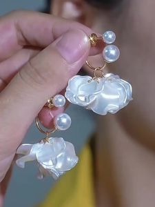 Luxury Petal Pearl Earrings